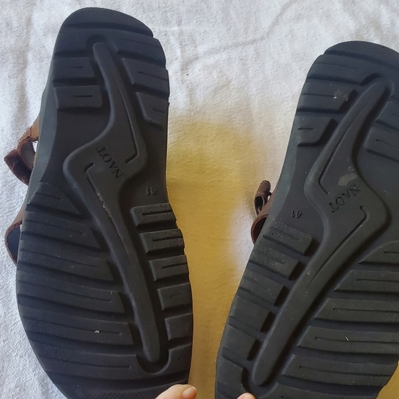 NAOT Adjustable Strap Brown Toe Hold Sz. 41 (8-8.5M/W10) Sandals - Picture 8 of 9